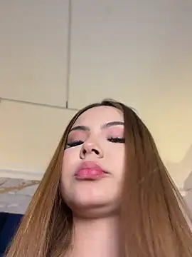 Snapshot of Beella1_ chatting on 05/11/26, 04:04 Beella1 online show from 05/11/26, 04:04