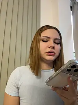 Snapshot of Beella1_ chatting on 07/06/26, 11:51 Beella1 online show from 07/06/26, 11:51