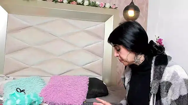 HaryBlair online show from 12/15/25, 01:04