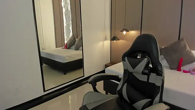 Snapshot of mia_collins96 chatting on 10/25/25, 03:25 mia collins96 online show from 10/25/25, 03:25