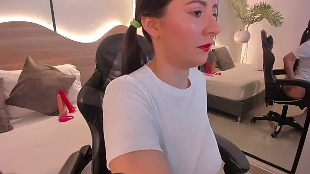 Snapshot of mia_collins96 chatting on 10/26/25, 03:12 mia collins96 online show from 10/26/25, 03:12