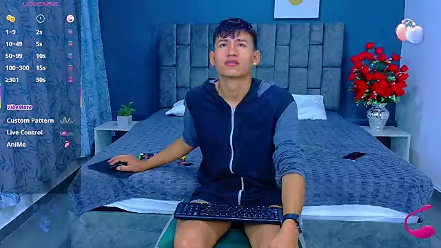 Snapshot of Nicolas_Torres_ chatting on 10/22/25, 06:57 Nicolas Torres online show from 10/22/25, 06:57