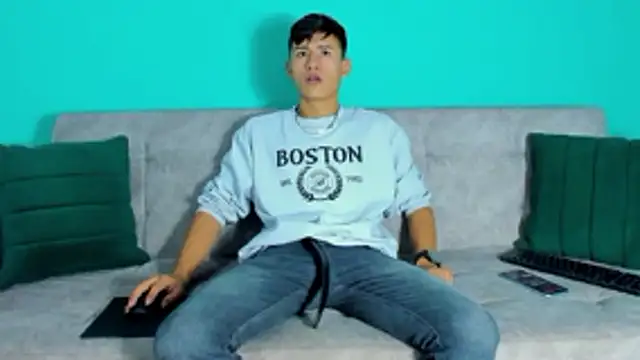 Snapshot of Nicolas_Torres_ chatting on 10/23/25, 08:24 Nicolas Torres online show from 10/23/25, 08:24