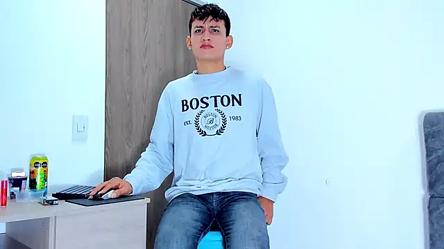 Snapshot of Nicolas_Torres_ chatting on 11/01/25, 02:35 Nicolas Torres online show from 11/01/25, 02:35