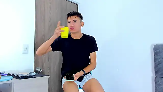 Snapshot of Nicolas_Torres_ chatting on 11/07/25, 07:30 Nicolas Torres online show from 11/07/25, 07:30