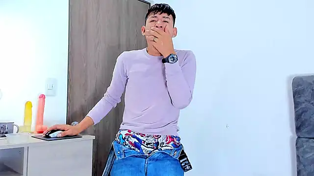 Snapshot of Nicolas_Torres_ chatting on 11/10/25, 07:40 Nicolas Torres online show from 11/10/25, 07:40