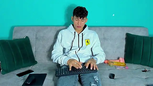 Snapshot of Nicolas_Torres_ chatting on 11/24/25, 07:52 Nicolas Torres online show from 11/24/25, 07:52