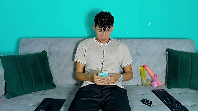 Snapshot of Nicolas_Torres_ chatting on 11/25/25, 06:24 Nicolas Torres online show from 11/25/25, 06:24