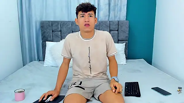 Snapshot of Nicolas_Torres_ chatting on 11/30/25, 06:28 Nicolas Torres online show from 11/30/25, 06:28