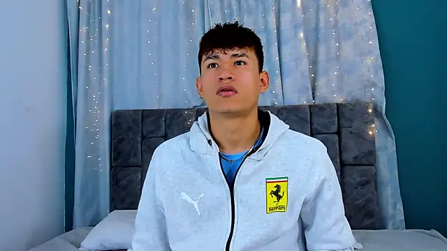 Snapshot of Nicolas_Torres_ chatting on 12/14/25, 03:56 Nicolas Torres online show from 12/14/25, 03:56