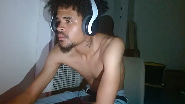 Snapshot of Mrmakeherwet_Tez chatting on 11/24/25, 05:29 Mrmakeherwet Tez online show from 11/24/25, 05:29