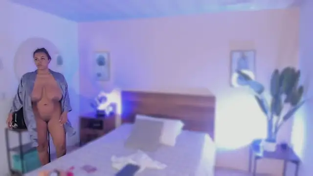 Snapshot of YariRose chatting on 12/20/25, 01:29 YariRose online show from 12/20/25, 01:29