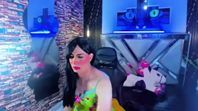 Snapshot of Jennfer_Winson chatting on 11/15/25, 07:32 Jennfer Winson online show from 11/15/25, 07:32