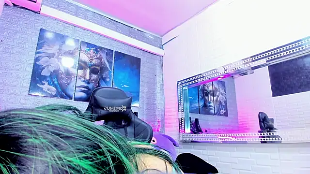 Jennfer Winson online show from 12/22/25, 08:17