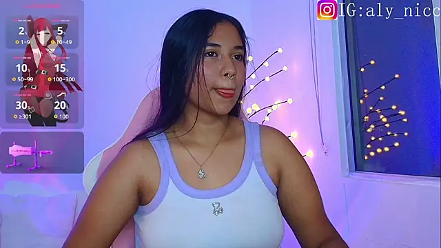 Snapshot of aly_nicols chatting on 10/21/25, 06:25 aly nicols online show from 10/21/25, 06:25