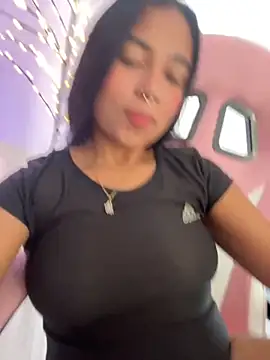 Snapshot of aly_nicols chatting on 10/23/25, 12:04 aly nicols online show from 10/23/25, 12:04