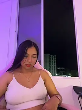 Snapshot of aly_nicols chatting on 10/28/25, 12:36 aly nicols online show from 10/28/25, 12:36