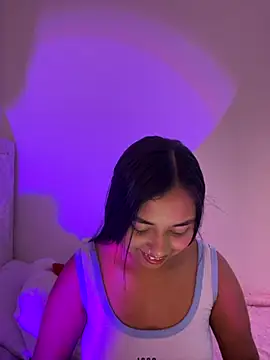 Snapshot of aly_nicols chatting on 10/30/25, 10:43 aly nicols online show from 10/30/25, 10:43