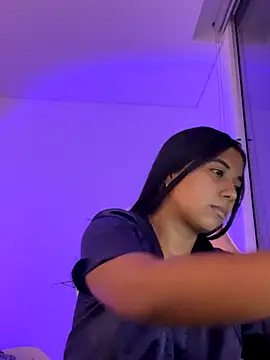 Snapshot of aly_nicols chatting on 11/07/25, 04:23 aly nicols online show from 11/07/25, 04:23