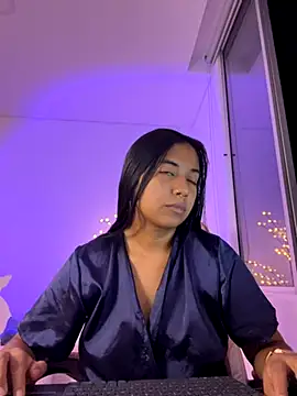 Snapshot of aly_nicols chatting on 11/08/25, 01:17 aly nicols online show from 11/08/25, 01:17