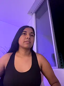 Snapshot of aly_nicols chatting on 11/18/25, 06:07 aly nicols online show from 11/18/25, 06:07