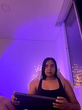 Snapshot of aly_nicols chatting on 11/19/25, 05:51 aly nicols online show from 11/19/25, 05:51