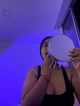 Snapshot of aly_nicols chatting on 11/20/25, 05:29 aly nicols online show from 11/20/25, 05:29