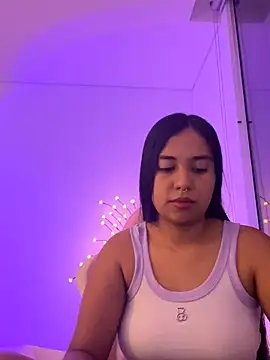 Snapshot of aly_nicols chatting on 11/21/25, 05:17 aly nicols online show from 11/21/25, 05:17