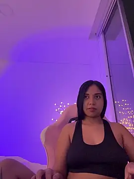 Snapshot of aly_nicols chatting on 11/25/25, 03:28 aly nicols online show from 11/25/25, 03:28