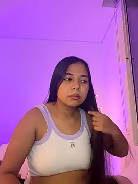 Snapshot of aly_nicols chatting on 11/28/25, 11:40 aly nicols online show from 11/28/25, 11:40