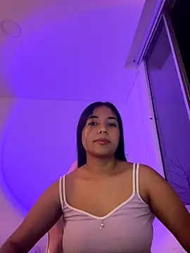 Snapshot of aly_nicols chatting on 12/04/25, 05:06 aly nicols online show from 12/04/25, 05:06