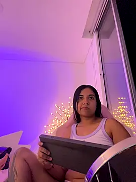 Snapshot of aly_nicols chatting on 12/14/25, 01:55 aly nicols online show from 12/14/25, 01:55