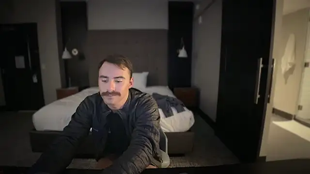 Snapshot of bobbyatx chatting on 11/11/25, 07:30 bobbyatx online show from 11/11/25, 07:30