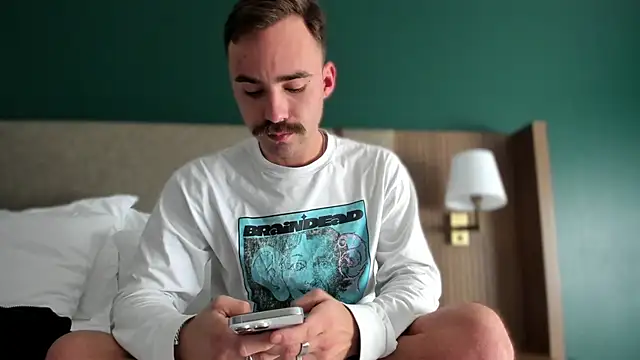 Snapshot of bobbyatx chatting on 11/27/25, 09:17 bobbyatx online show from 11/27/25, 09:17