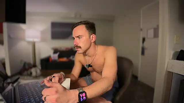 Snapshot of bobbyatx chatting on 12/03/25, 07:05 bobbyatx online show from 12/03/25, 07:05