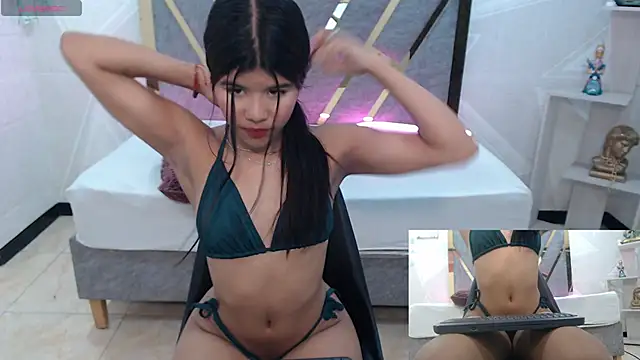 Snapshot of Sidney_Brownn chatting on 11/07/25, 10:21 Sidney Brownn online show from 11/07/25, 10:21