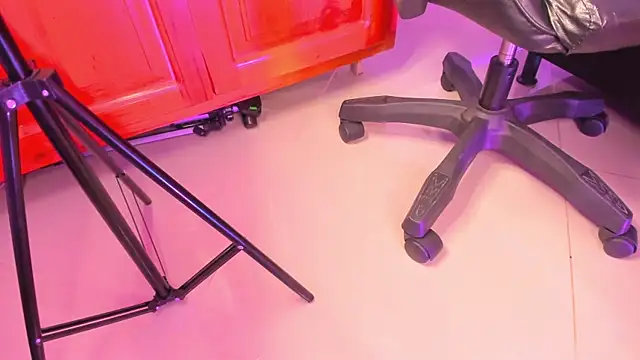 kittymonroe1 online show from 04/13/26, 04:01