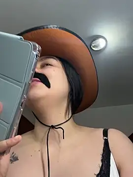 Selena Roa online show from 10/31/25, 02:56