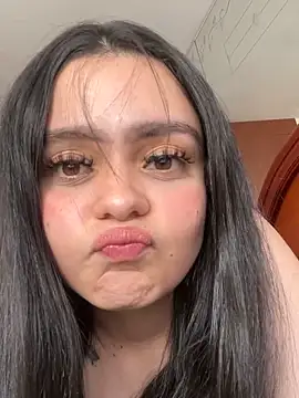 Snapshot of Selena_Roa chatting on 04/19/26, 06:32 Selena Roa online show from 04/19/26, 06:32