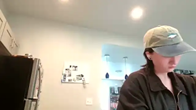 Snapshot of kutekiwi chatting on 10/29/25, 05:25 kutekiwi online show from 10/29/25, 05:25