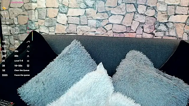 mia roux1 online show from 10/31/25, 05:25