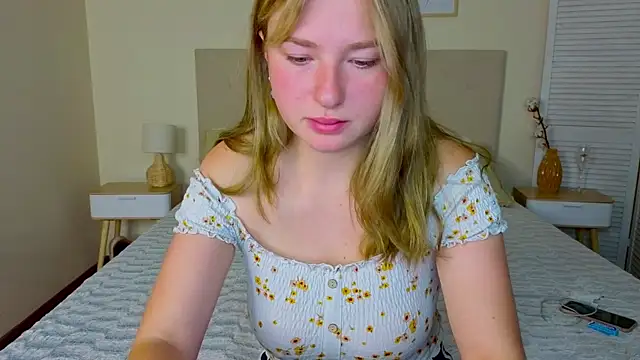 Snapshot of Ailissa__fox chatting on 10/21/25, 07:31 Ailissa fox online show from 10/21/25, 07:31