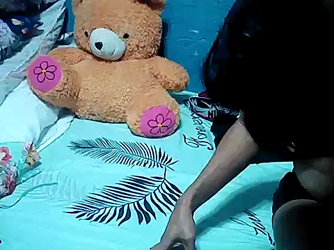 Snapshot of SmallluncutCock chatting on 11/16/25, 05:57 SmallluncutCock online show from 11/16/25, 05:57