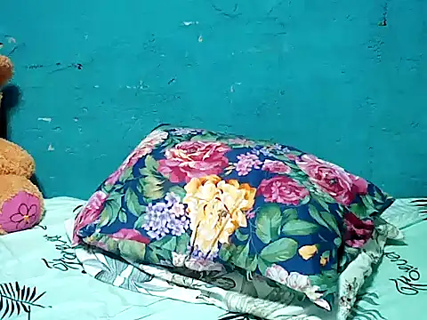 Snapshot of SmallluncutCock chatting on 11/18/25, 01:44 SmallluncutCock online show from 11/18/25, 01:44