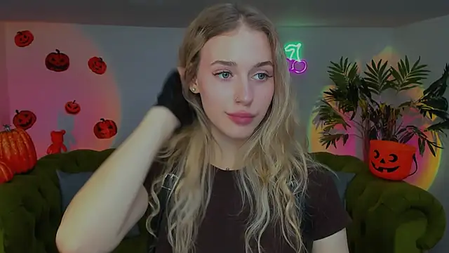 sassy cutie online show from 10/30/25, 08:20