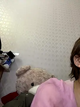 Snapshot of kitty-20x chatting on 12/15/25, 01:15 kitty-20x online show from 12/15/25, 01:15