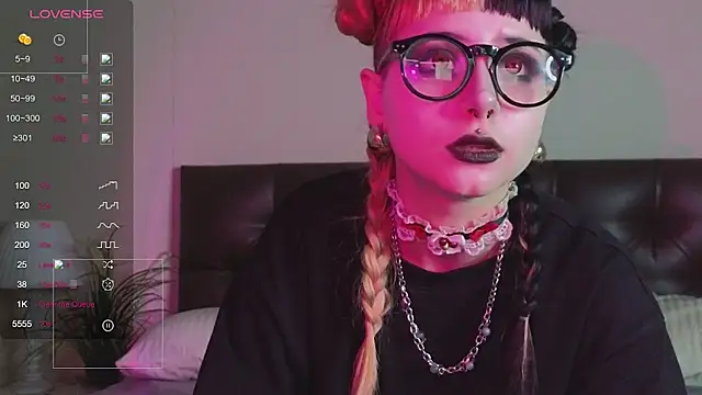 Snapshot of _JustCass_ chatting on 11/24/25, 02:50 JustCass online show from 11/24/25, 02:50