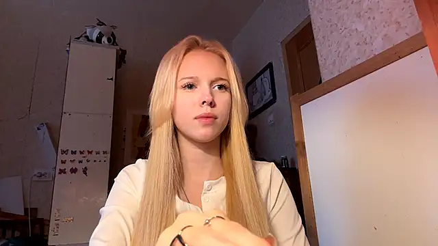 Snapshot of LiltedLube chatting on 11/11/25, 10:15 LiltedLube online show from 11/11/25, 10:15