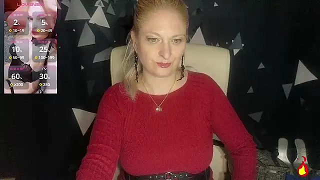 Snapshot of MonicaMis chatting on 10/21/25, 12:28 MonicaMis online show from 10/21/25, 12:28