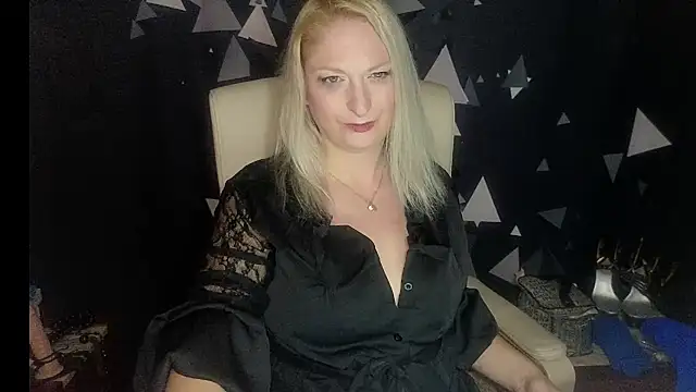 Snapshot of MonicaMis chatting on 11/25/25, 03:34 MonicaMis online show from 11/25/25, 03:34